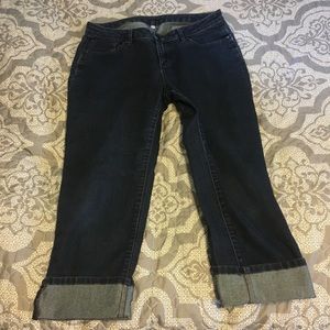 Jennifer Lopez Dark Wash Cropped Capris